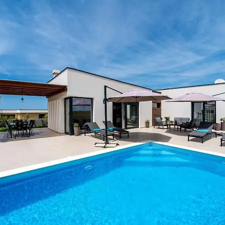 In With A Heated Pool And Complete Privacy - By Ta Leut Agency Privlaka (Zadar)