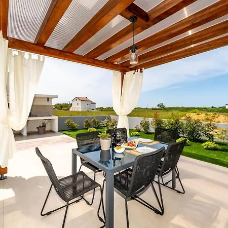 Villa With A Heated Pool And Complete Privacy - By Ta Leut