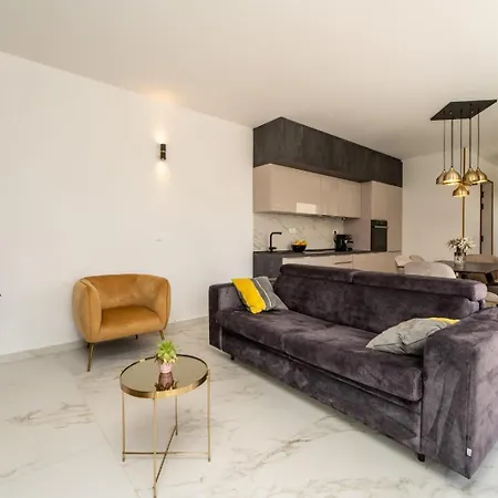 With A Heated Pool And Complete Privacy - By Ta Leut