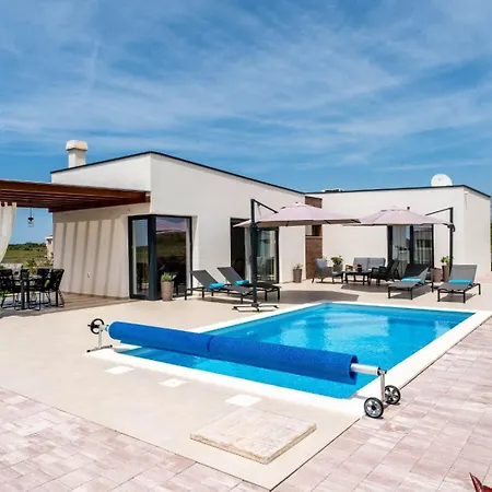 In With A Heated Pool And Complete Privacy - By Ta Leut Agency Vila Privlaka (Zadar)