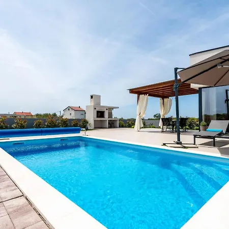 Vila In With A Heated Pool And Complete Privacy - By Ta Leut Agency Privlaka (Zadar)