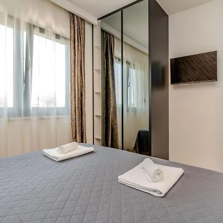 In With A Heated Pool And Complete Privacy - By Ta Leut Agency Privlaka (Zadar)