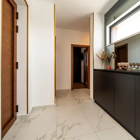 With A Heated Pool And Complete Privacy - By Ta Leut * Privlaka (Zadar)