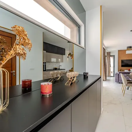 In With A Heated Pool And Complete Privacy - By Ta Leut Agency Vila