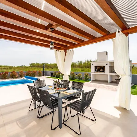 Vila In With A Heated Pool And Complete Privacy - By Ta Leut Agency Privlaka (Zadar)