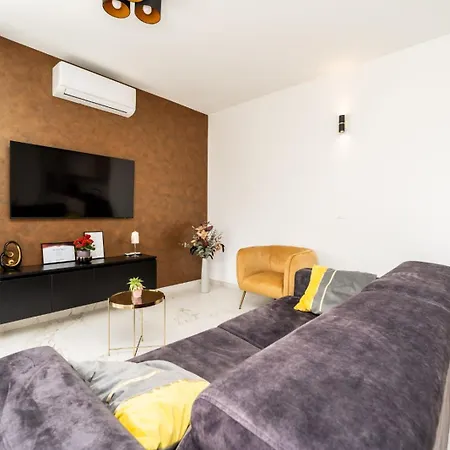 Villa With A Heated Pool And Complete Privacy - By Ta Leut