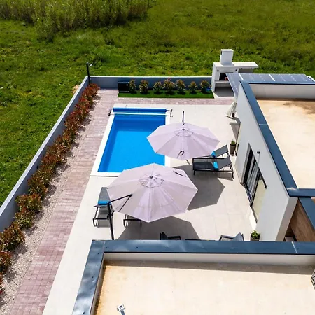Vila In With A Heated Pool And Complete Privacy - By Ta Leut Agency *