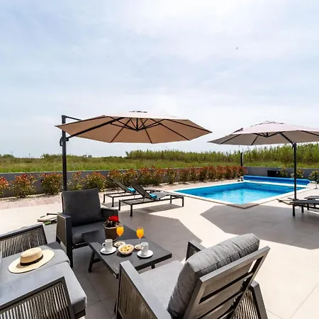 Vila In With A Heated Pool And Complete Privacy - By Ta Leut Agency Privlaka (Zadar)