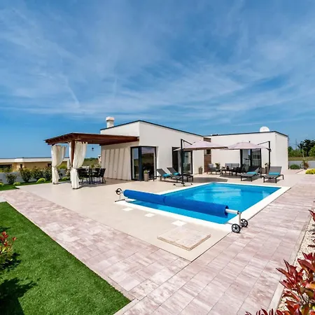 With A Heated Pool And Complete Privacy - By Ta Leut * Privlaka (Zadar)