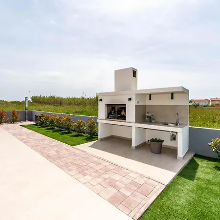 In With A Heated Pool And Complete Privacy - By Ta Leut Agency Privlaka (Zadar)
