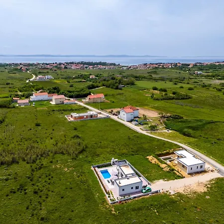 Villa With A Heated Pool And Complete Privacy - By Ta Leut Privlaka (Zadar)