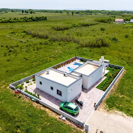 Villa With A Heated Pool And Complete Privacy - By Ta Leut *