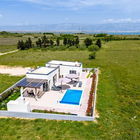 In With A Heated Pool And Complete Privacy - By Ta Leut Agency Vila Privlaka (Zadar)