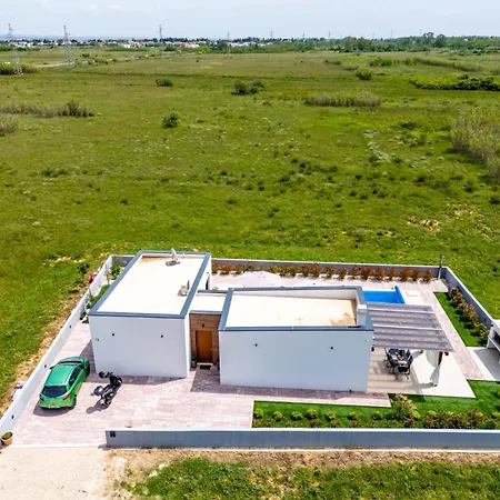 Vila In With A Heated Pool And Complete Privacy - By Ta Leut Agency Privlaka (Zadar)
