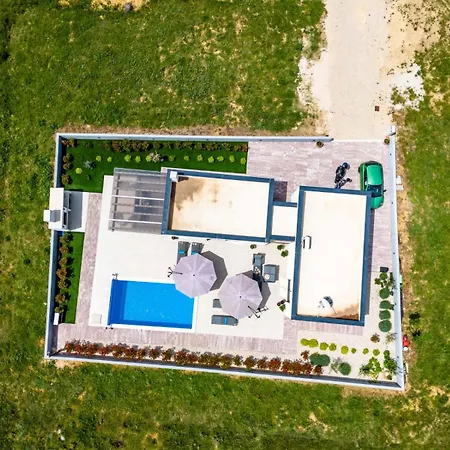 In With A Heated Pool And Complete Privacy - By Ta Leut Agency Vila Privlaka (Zadar)