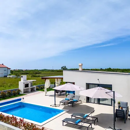 In With A Heated Pool And Complete Privacy - By Ta Leut Agency Privlaka (Zadar)