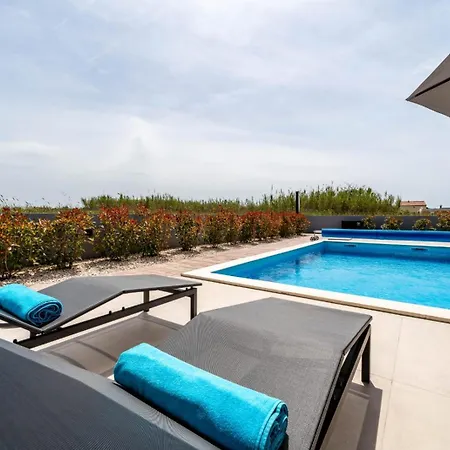 Vila In With A Heated Pool And Complete Privacy - By Ta Leut Agency Privlaka (Zadar)