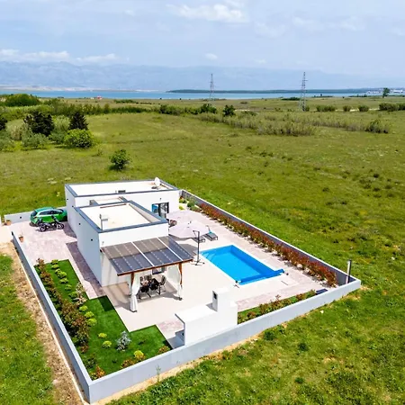 Villa With A Heated Pool And Complete Privacy - By Ta Leut