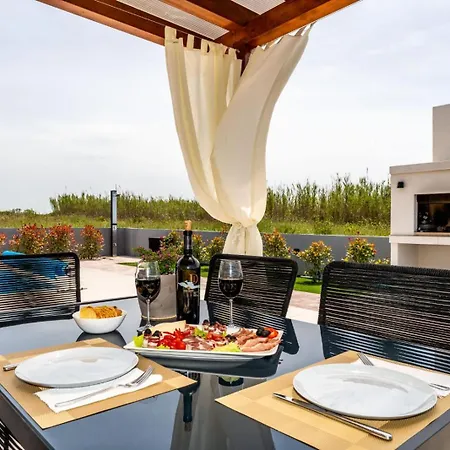 Vila In With A Heated Pool And Complete Privacy - By Ta Leut Agency Privlaka (Zadar)