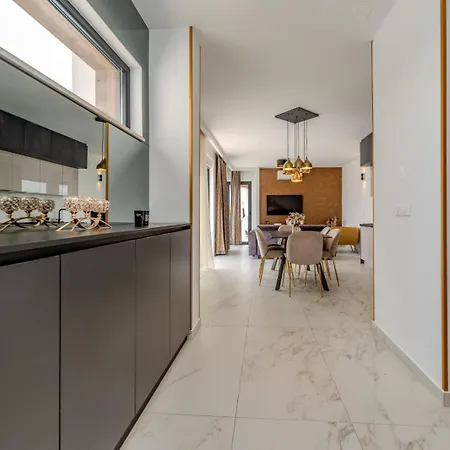In With A Heated Pool And Complete Privacy - By Ta Leut Agency Vila