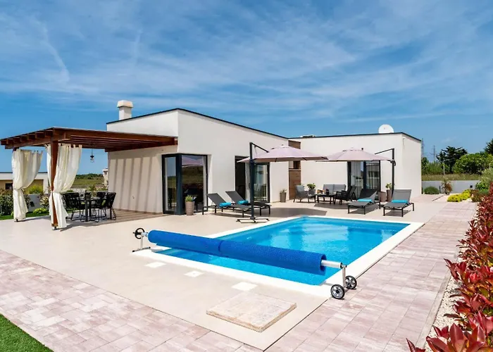 In With A Heated Pool And Complete Privacy - By Ta Leut Agency Вилла Привлака