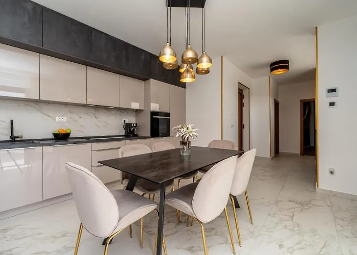 In With A Heated Pool And Complete Privacy - By Ta Leut Agency *