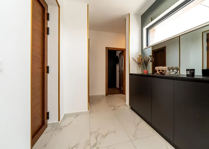 In With A Heated Pool And Complete Privacy - By Ta Leut Agency * Привлака