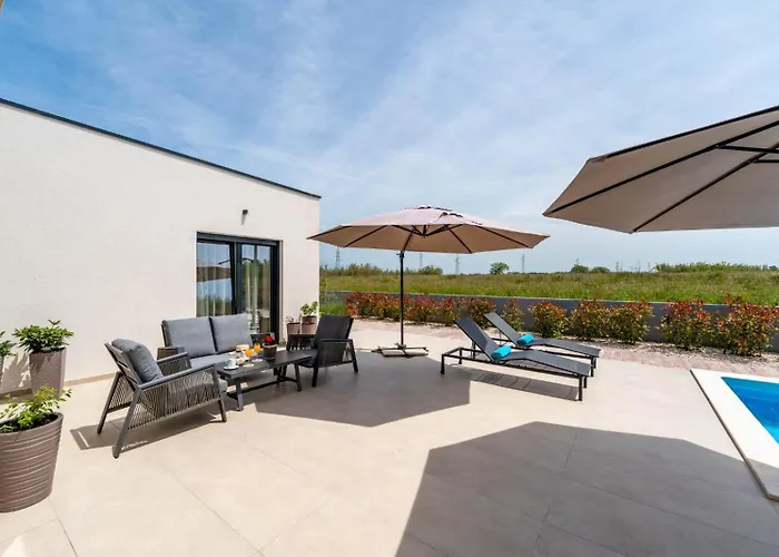 Вилла In With A Heated Pool And Complete Privacy - By Ta Leut Agency *