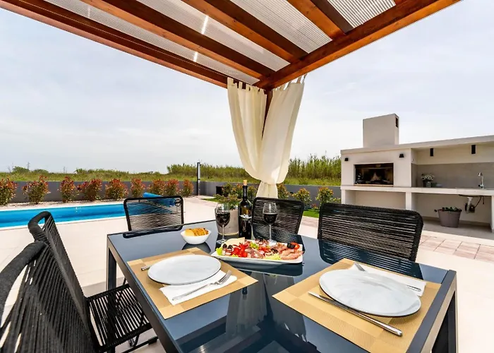 Вилла In With A Heated Pool And Complete Privacy - By Ta Leut Agency *