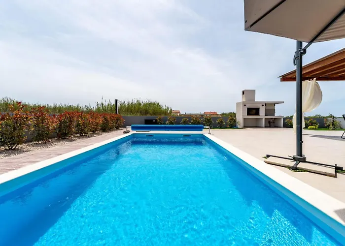 In With A Heated Pool And Complete Privacy - By Ta Leut Agency Вилла *