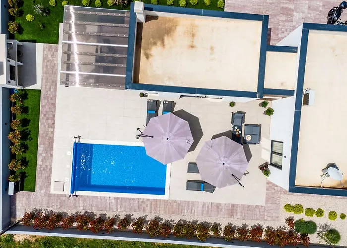 In With A Heated Pool And Complete Privacy - By Ta Leut Agency Вилла Привлака