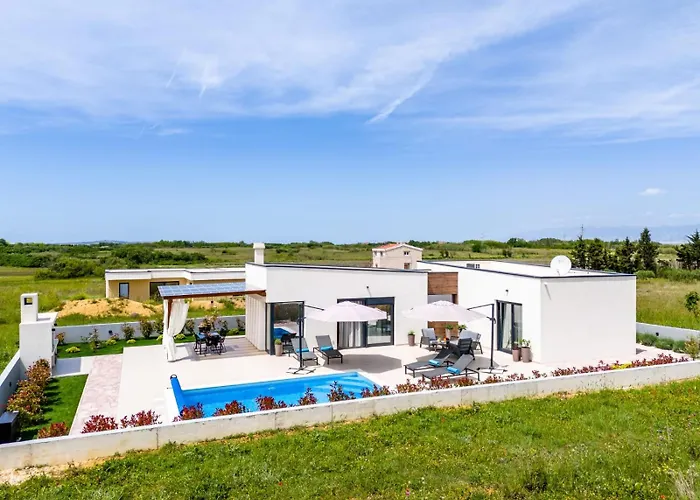 In With A Heated Pool And Complete Privacy - By Ta Leut Agency Вилла