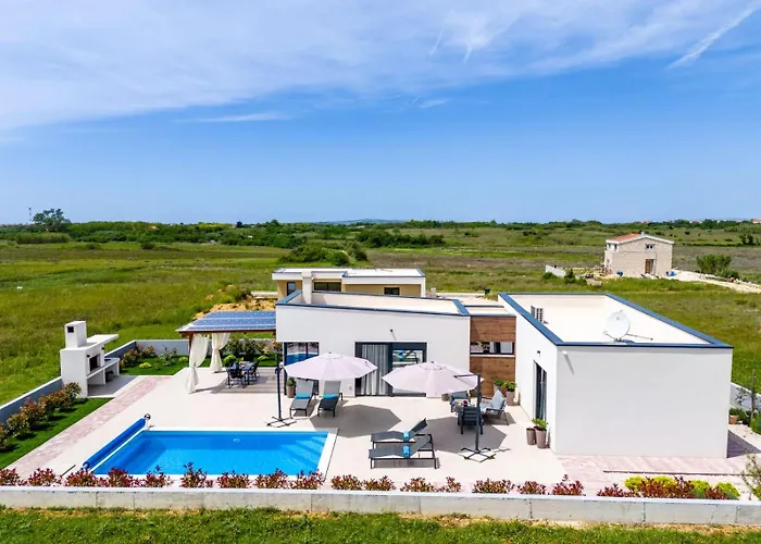 In With A Heated Pool And Complete Privacy - By Ta Leut Agency Вилла *