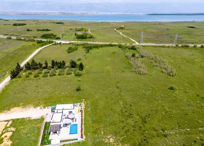 Вилла In With A Heated Pool And Complete Privacy - By Ta Leut Agency Привлака