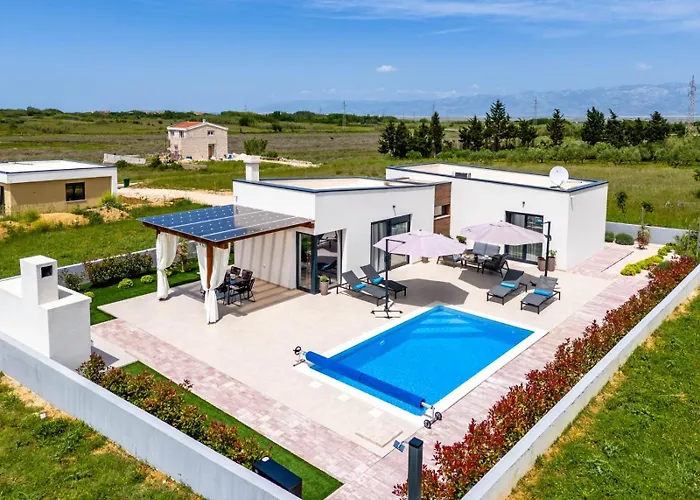 In With A Heated Pool And Complete Privacy - By Ta Leut Agency Вилла