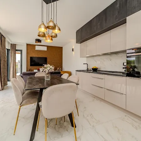 In With A Heated Pool And Complete Privacy - By Ta Leut Agency Villa