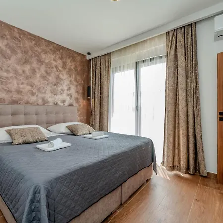 With A Heated Pool And Complete Privacy - By Ta Leut