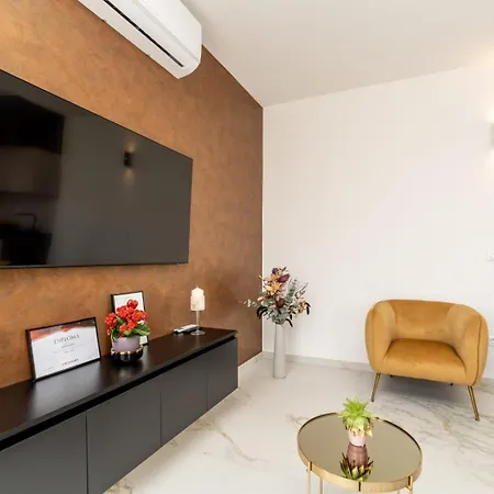 In With A Heated Pool And Complete Privacy - By Ta Leut Agency Villa