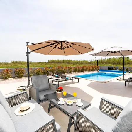 With A Heated Pool And Complete Privacy - By Ta Leut *