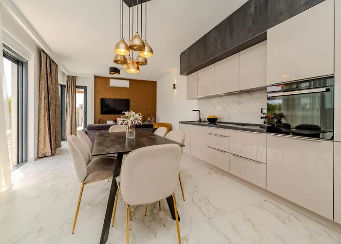 In With A Heated Pool And Complete Privacy - By Ta Leut Agency Vila