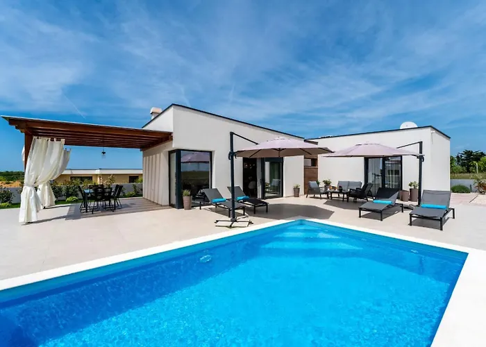 In With A Heated Pool And Complete Privacy - By Ta Leut Agency Privlaka (Zadar)