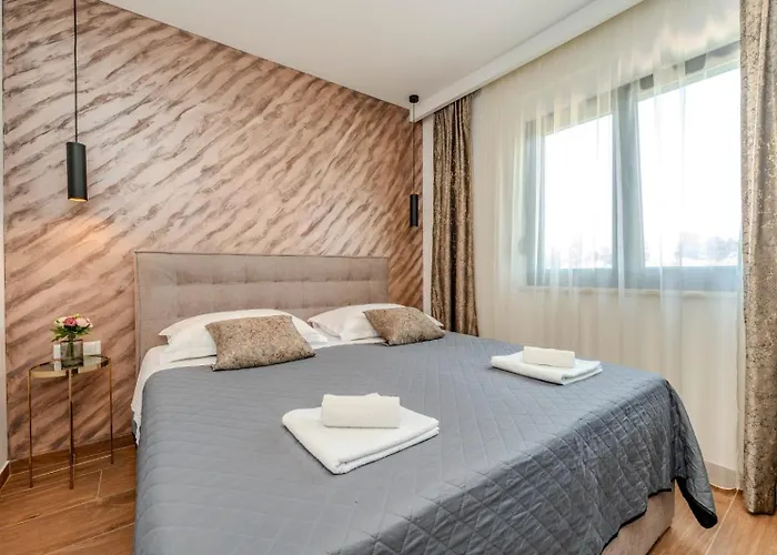 In With A Heated Pool And Complete Privacy - By Ta Leut Agency Vila *