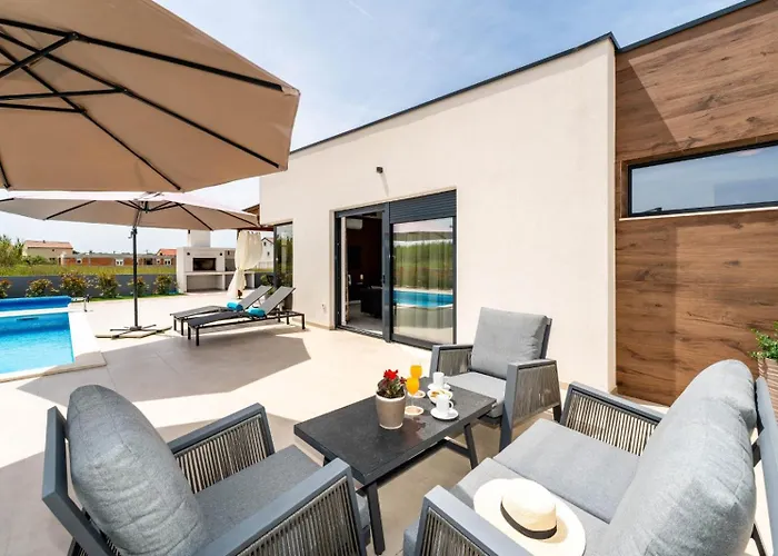In With A Heated Pool And Complete Privacy - By Ta Leut Agency Vila Privlaka (Zadar)