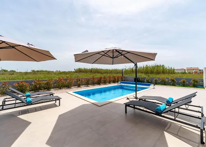 In With A Heated Pool And Complete Privacy - By Ta Leut Agency *