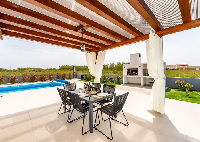 Vila In With A Heated Pool And Complete Privacy - By Ta Leut Agency Privlaka (Zadar)