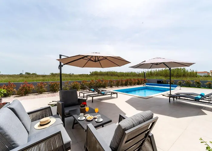 Vila In With A Heated Pool And Complete Privacy - By Ta Leut Agency Privlaka (Zadar)