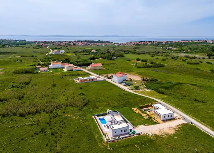 Vila In With A Heated Pool And Complete Privacy - By Ta Leut Agency Privlaka (Zadar)