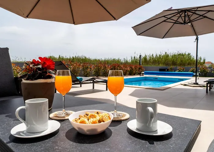 In With A Heated Pool And Complete Privacy - By Ta Leut Agency Privlaka (Zadar)